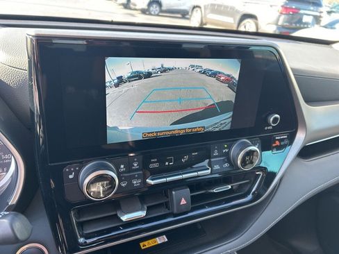 Used 2024 Toyota Highlander XLE image 13