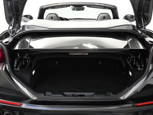 Used 2019 Ferrari Portofino RWD image 19