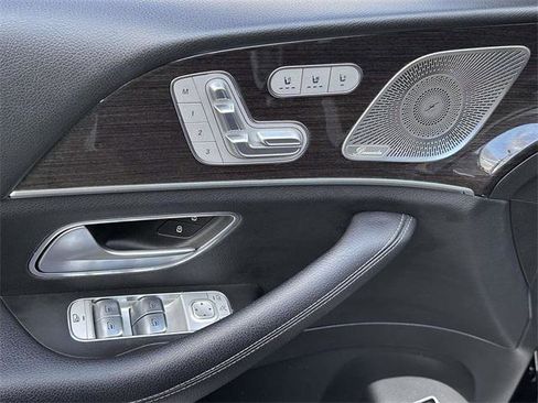 Used 2023 Mercedes-Benz GLS 450 4MATIC image 10