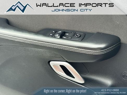 Used 2020 Dodge Challenger SXT w/ Blacktop Package RWD image 33