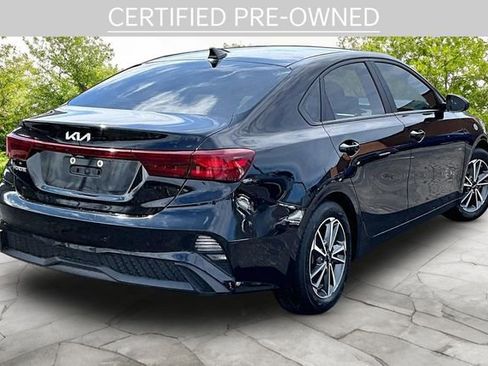Used 2022 Kia Forte LXS image 2