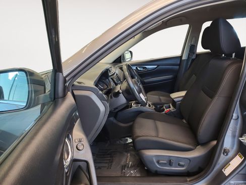 Used 2018 Nissan Rogue SV FWD image 22