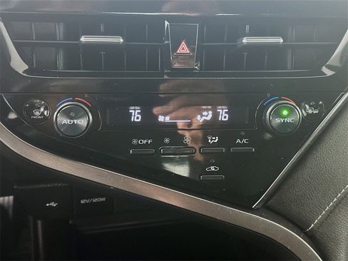 Used 2024 Toyota Camry SE image 18