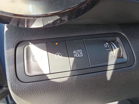 Used 2025 Chevrolet Equinox LT w/ Safety and Technology Package FWD image 16