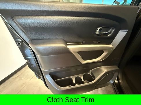 Used 2018 Nissan Titan SV w/ SV Convenience Package RWD image 10