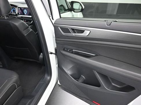 Used 2025 Volkswagen Atlas Cross Sport SE AWD/4WD image 20