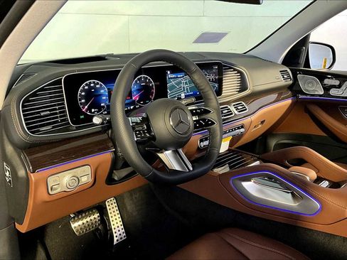 New 2026 Mercedes-Benz GLS 450 4MATIC image 9