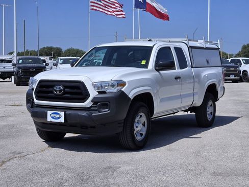 Used 2022 Toyota Tacoma SR RWD image 4