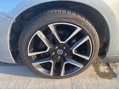 Used 2018 Volvo V60 T5 Dynamic w/ Vision Package image 14