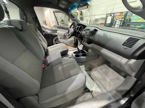 Used 2010 Toyota Tacoma 4x4 Regular Cab image 11