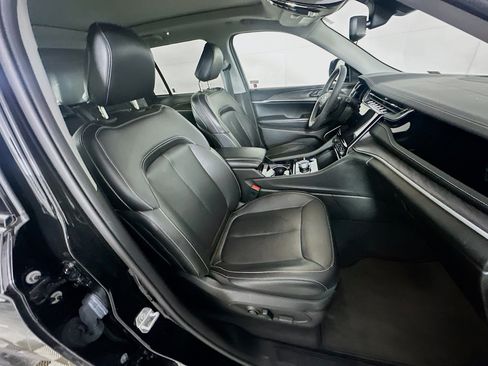 Used 2022 Jeep Grand Cherokee Limited 4xe image 30