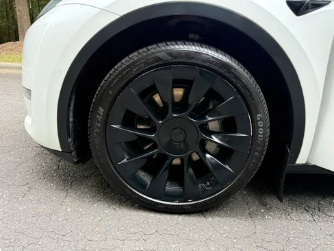 Used 2022 Tesla Model Y Long Range AWD/4WD image 18