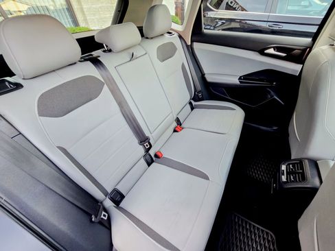 Used 2022 Volkswagen Taos SE image 23