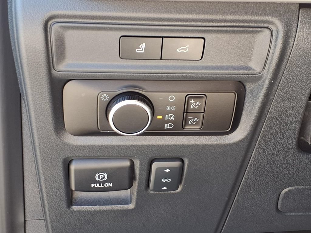 Used 2024 Ford Expedition XLT AWD/4WD image 18