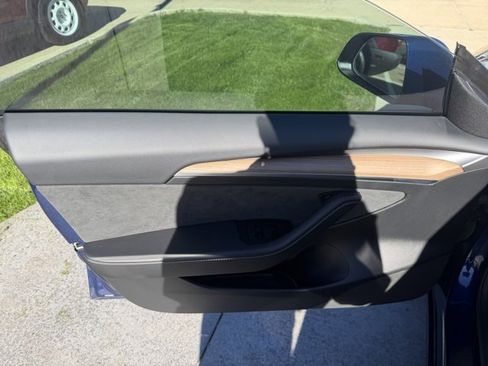Used 2023 Tesla Model 3 Standard Range image 9