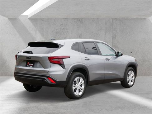 Used 2024 Chevrolet Trax LS image 3