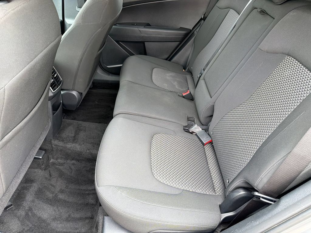 Used 2025 Kia Sportage LX FWD image 20
