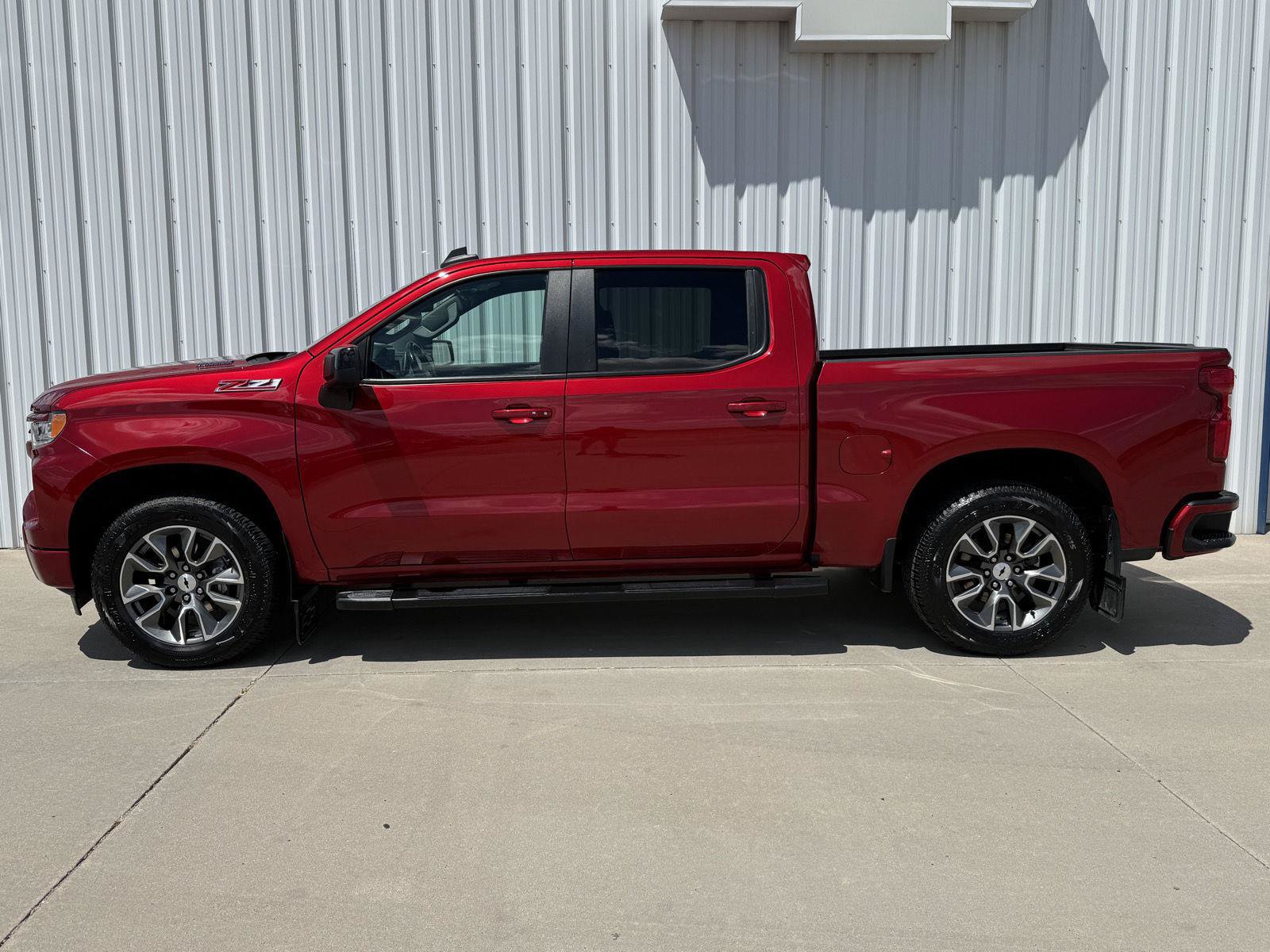 Used 2024 Chevrolet Silverado 1500 RST w/ Z71 Off-Road Package AWD/4WD image 8