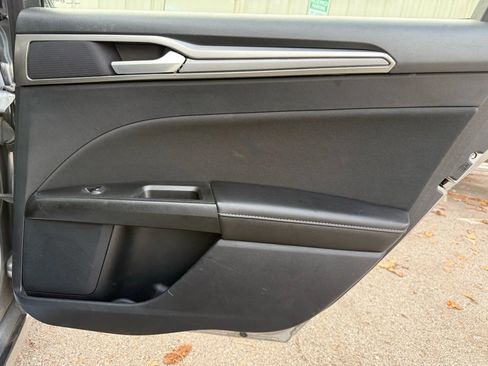 Used 2020 Ford Fusion SE image 31