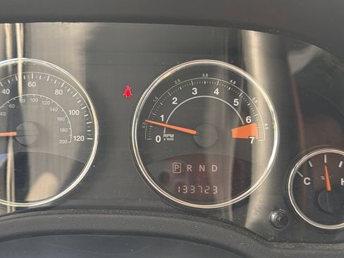 Used 2014 Jeep Compass Latitude FWD image 9