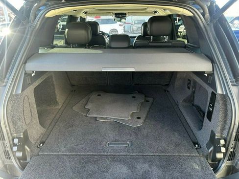 Used 2023 Land Rover Range Rover SE image 16