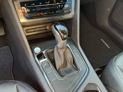 Used 2022 Volkswagen Tiguan SE w/ Panoramic Sunroof Package image 24