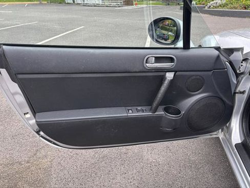 Used 2006 MAZDA MX-5 Miata Sport w/ Suspension Pkg image 11