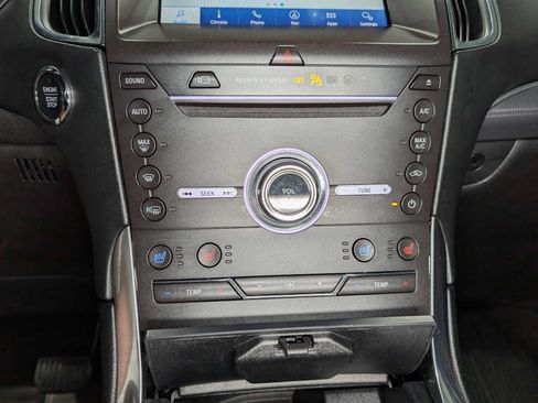 Used 2019 Ford Edge Titanium w/ Equipment Group 301A AWD/4WD image 32