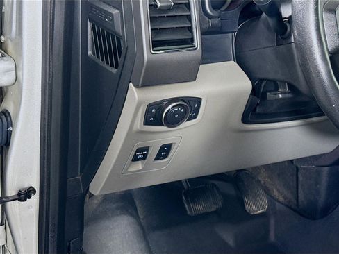 Used 2018 Ford F150 XLT w/ Equipment Group 302A Luxury image 4