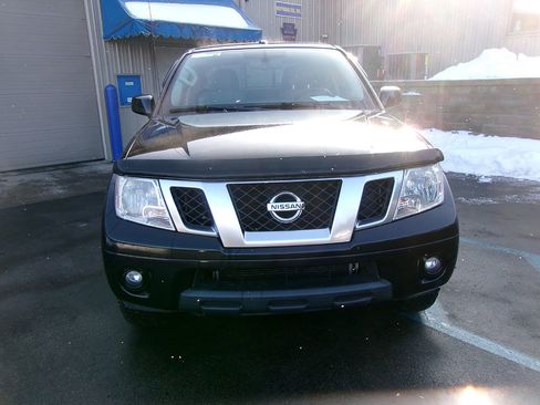 Used 2018 Nissan Frontier PRO-4X image 2