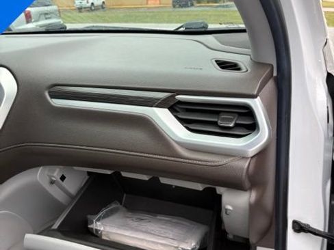 Used 2018 GMC Acadia SLT w/ LPO, Floor Liner Package FWD image 32