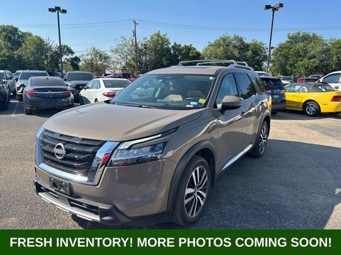 Used 2024 Nissan Pathfinder Platinum w/ Cargo Package FWD image 7
