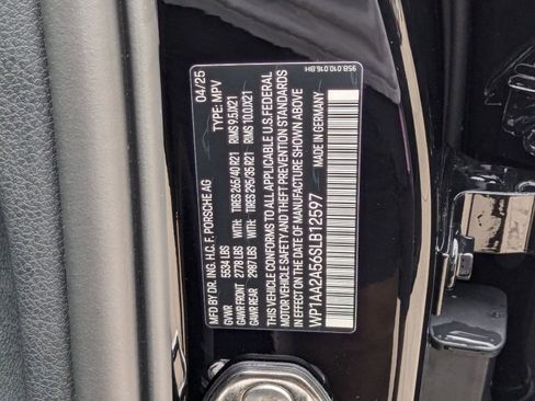 Used 2025 Porsche Macan image 30