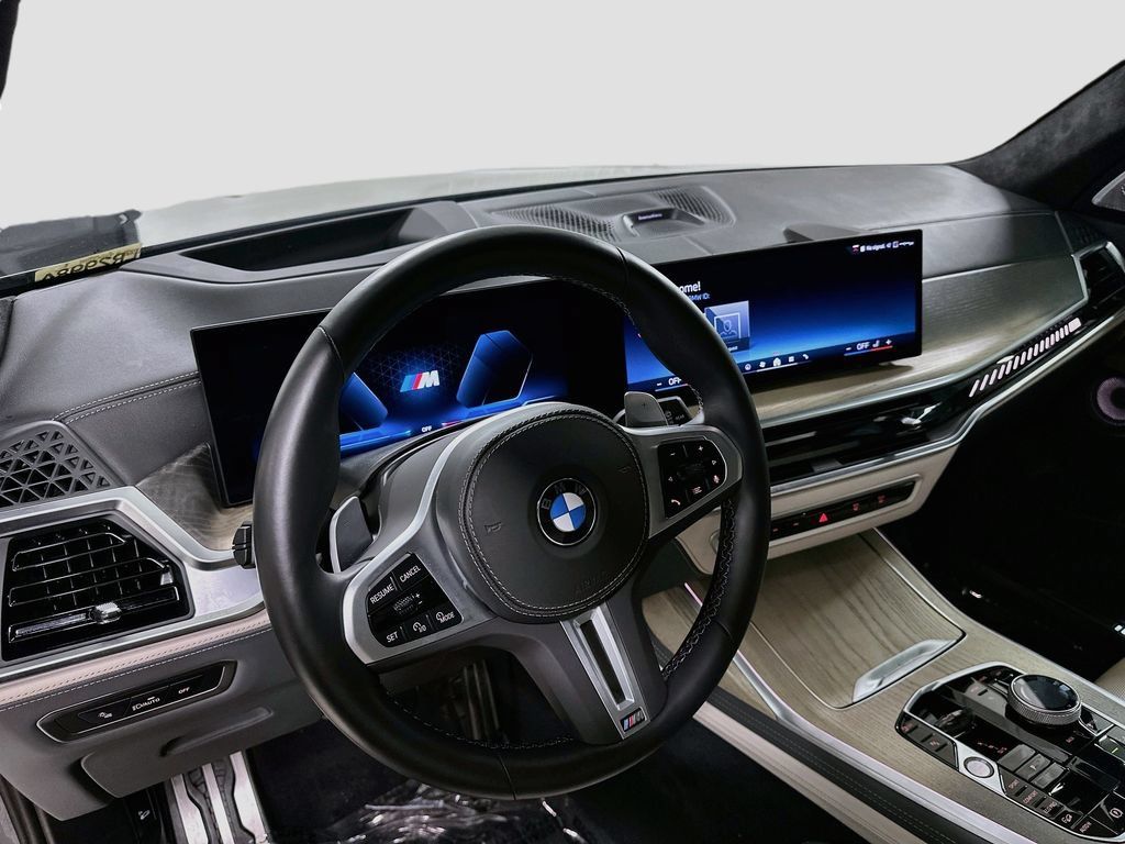 Used 2026 BMW X7 M60i AWD/4WD image 4