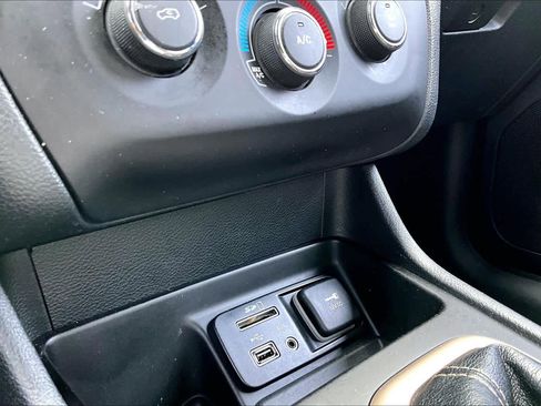 Used 2016 Jeep Cherokee Sport image 35