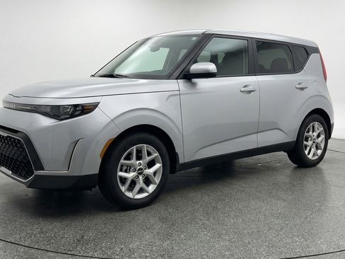 Used 2025 Kia Soul LX w/ LX Technology Package FWD image 3