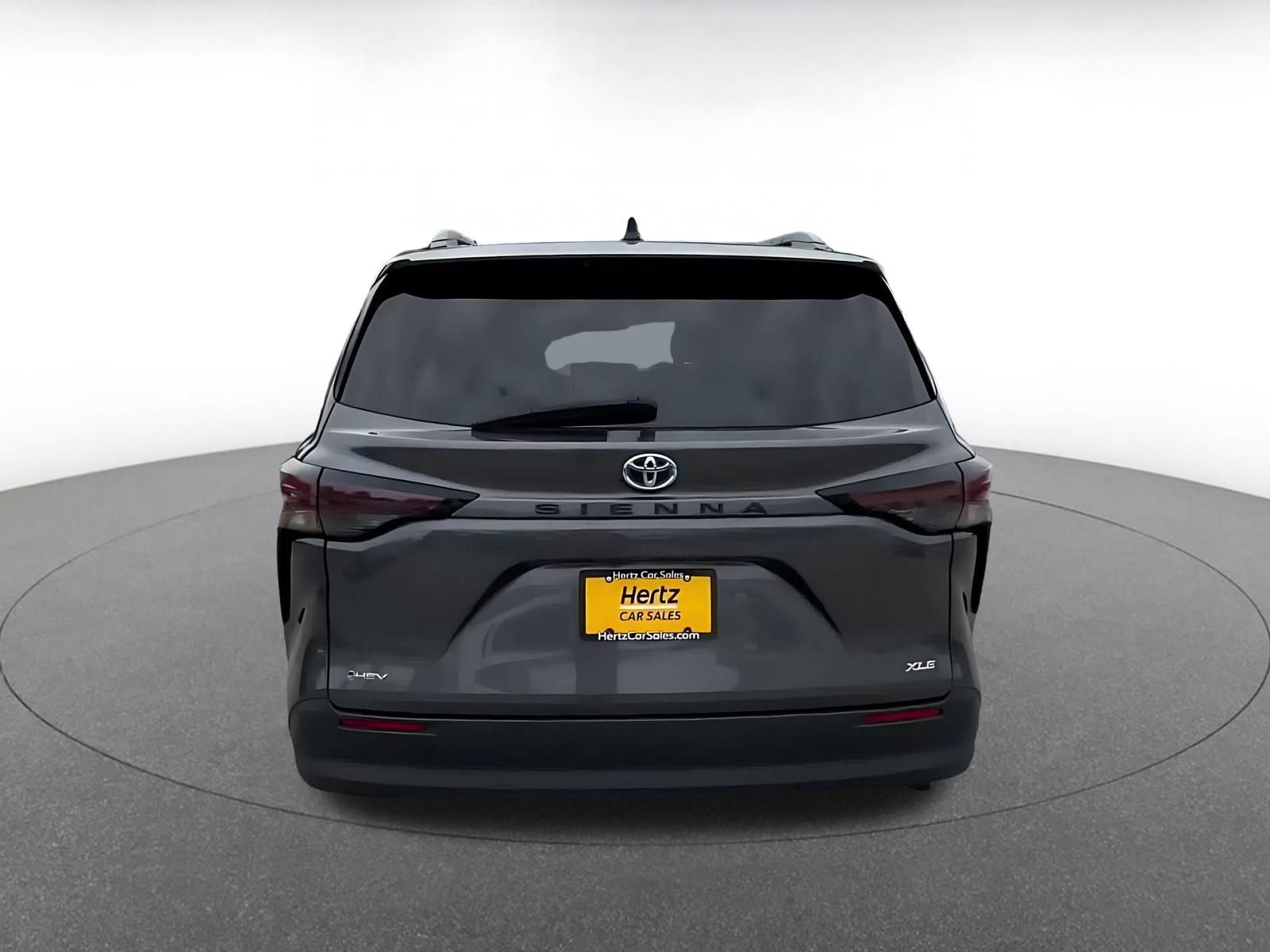 Used 2025 Toyota Sienna XLE FWD image 12