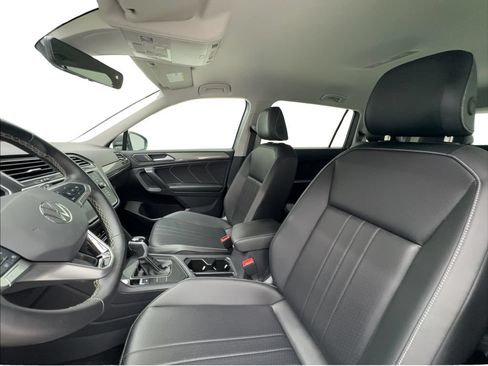 Used 2024 Volkswagen Tiguan SE FWD image 18