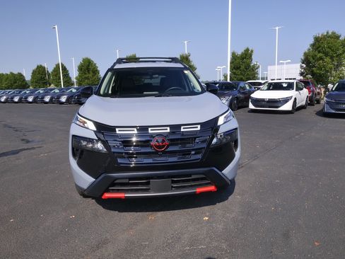 Certified 2026 Nissan Rogue SV AWD/4WD image 3