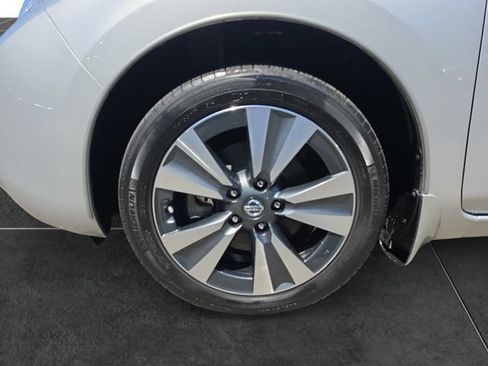 Used 2016 Nissan Leaf SV FWD image 9