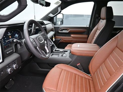 Used 2025 GMC Sierra 2500 Denali Ultimate image 10