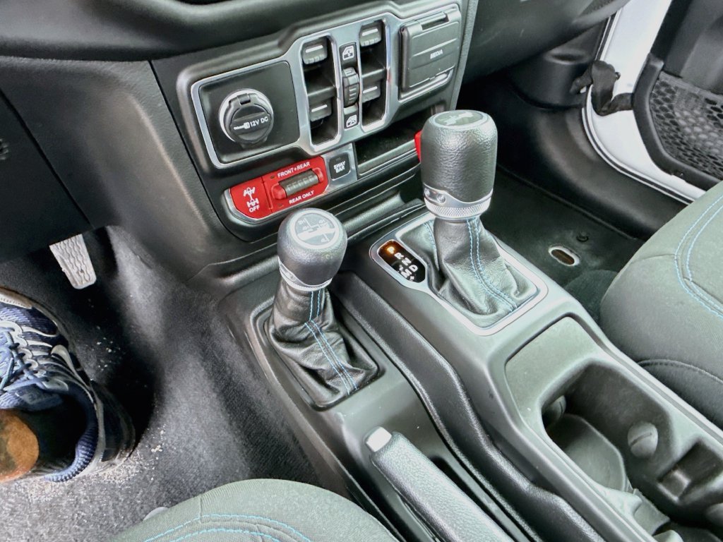 Used 2023 Jeep Wrangler Unlimited Rubicon 4xe w/ Cold Weather Group AWD/4WD image 18