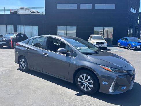 Used 2021 Toyota Prius Prime LE w/ Carpet Mat Package (TMS) FWD image 2
