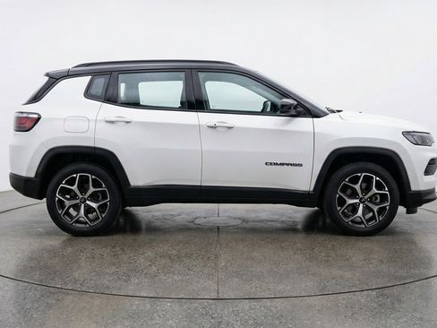 Used 2025 Jeep Compass Limited AWD/4WD image 11