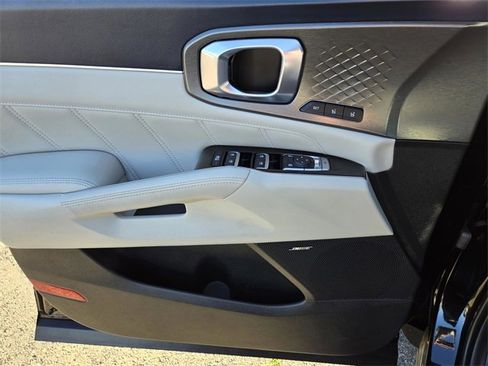 Used 2023 Kia Sorento SX Prestige image 19