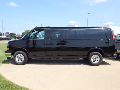 Used 2023 GMC Savana 3500 LT w/ LT Preferred Equipment Group RWD image 4