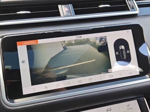 Used 2018 Land Rover Range Rover Velar R-Dynamic SE AWD/4WD image 37