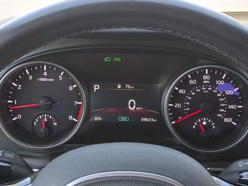 Used 2024 Kia Carnival LX FWD image 33