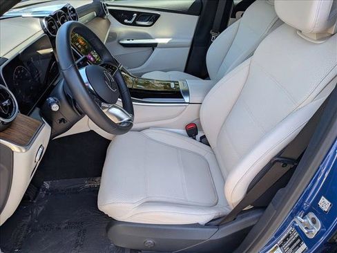 Used 2025 Mercedes-Benz GLC 350e 4MATIC image 16