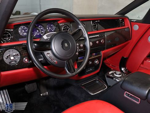 Used 2017 Rolls-Royce Phantom Drophead Coupe RWD image 26